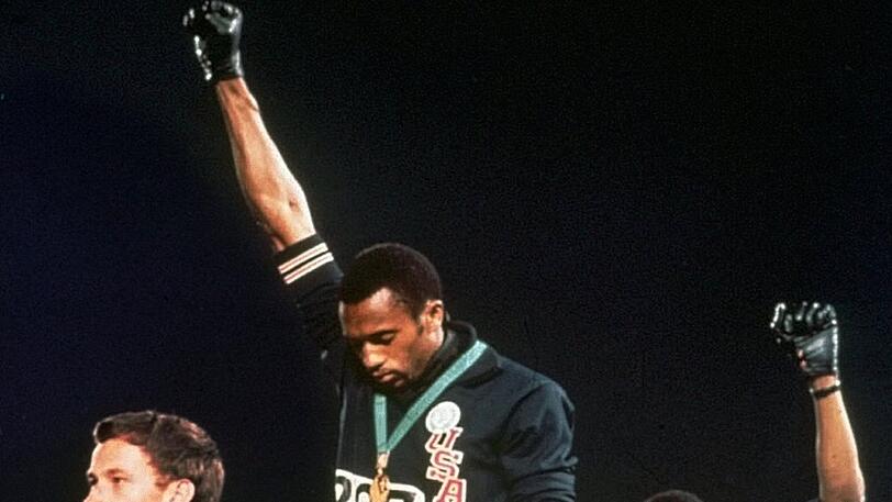 Tommie Smith zahlte einen hohen Preis für seine Aktion. Er verlor den Job, viele Freunde wendeten sich ab.
