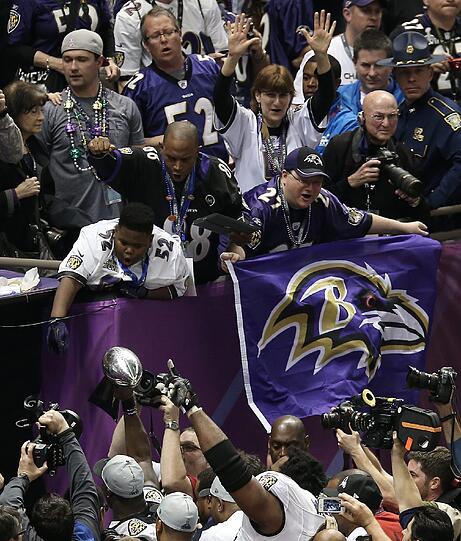 Die Footballer der Baltimore Ravens haben in New Orleans den Super Bowl gewonnen - und feiern ihren Sieg ausgiebig.