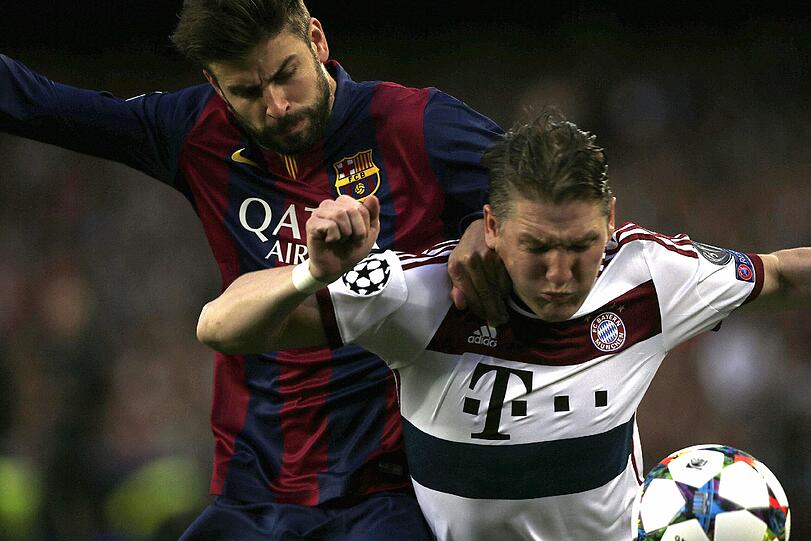B. SCHWEINSTEIGER :	NOTE 3.
Der Vize-Kapitän im halblinken Mittelfeld, lieferte sich hitzige Duelle mit Rakitic. Sehr offensiv orientiert, feine Pässe. Volle Power, wenig Ertrag.
