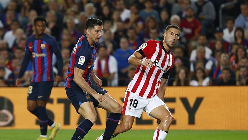 Gegen Athletic Bilbao mit seinem zwölften Liga-Tor im elften Spiel dieser Saison: Barcelona-Star Robert Lewandowski (l.). Gegen Athletic Bilbao mit seinem zwölften Liga-Tor im elften Spiel dieser Saison: Barcelona-Star Robert Lewandowski (l.).