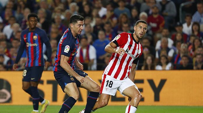 Gegen Athletic Bilbao mit seinem zwölften Liga-Tor im elften Spiel dieser Saison: Barcelona-Star Robert Lewandowski (l.).