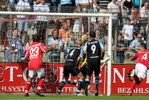 Das war der Anfang vom Ende: Marinko Miletic trifft zum 1:0 für Ahlen gegen 1860