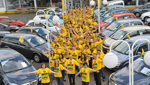 „Wir wollen ein Zeichen setzen und zeigen, dass wir bedingungslos hinter der Marke Opel stehen." „Wir wollen ein Zeichen setzen und zeigen, dass wir bedingungslos hinter der Marke Opel stehen."