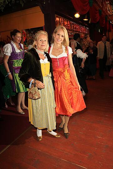 Nadja Anna zu Schaumburg-Lippe mit Mutter