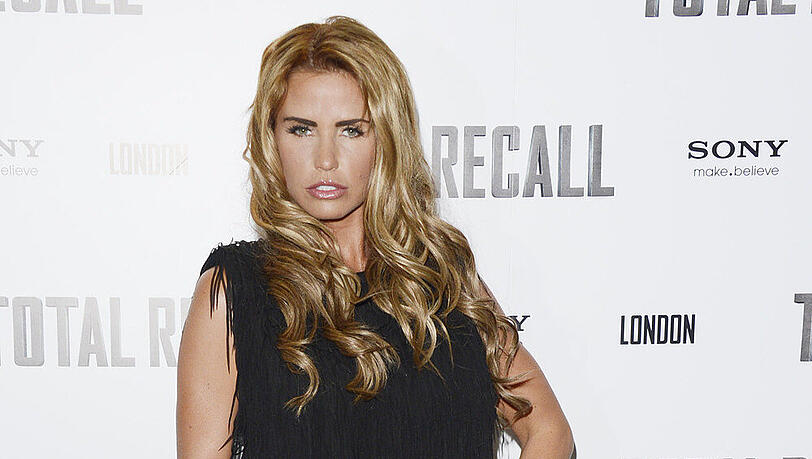 Glamour-Girl Katie Price bei der Premiere von "Total Recall" in London Glamour-Girl Katie Price bei der Premiere von "Total Recall" in London