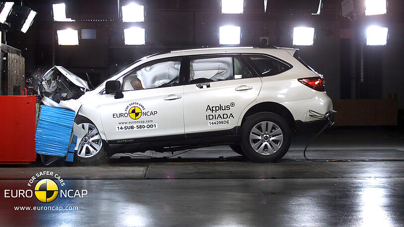 Stabile Angelegenheit: Der Subaru Outback beim Frontalcrash.