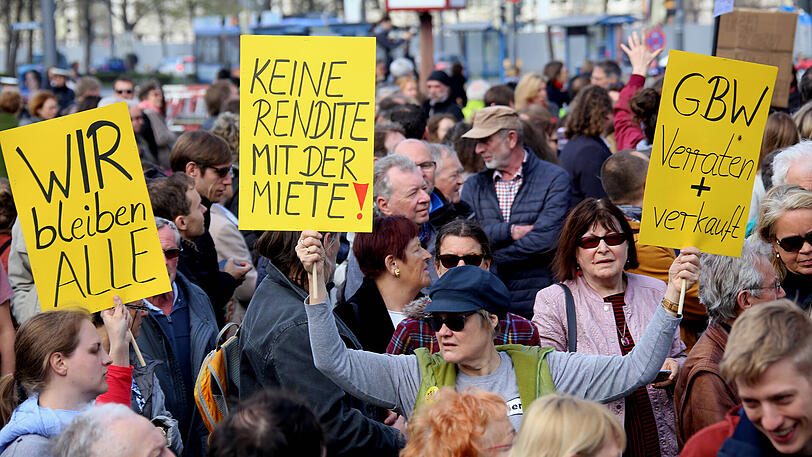 Protest gegen Mietenwahnsinn: Rund 300 Demonstranten waren am Leonrodplatz.