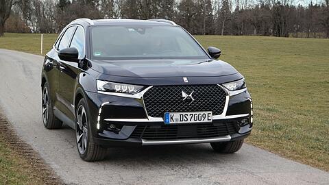 Stattlich und elegant: Der DS 7 E-Tense macht einen charmanten Eindruck und steckt voller modernster Antriebstechnik.