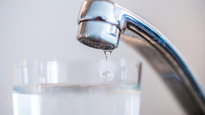 Ab 1. Januar wird´s ein bisserl teurer: Trinkwasser in München. (Symbolbild)