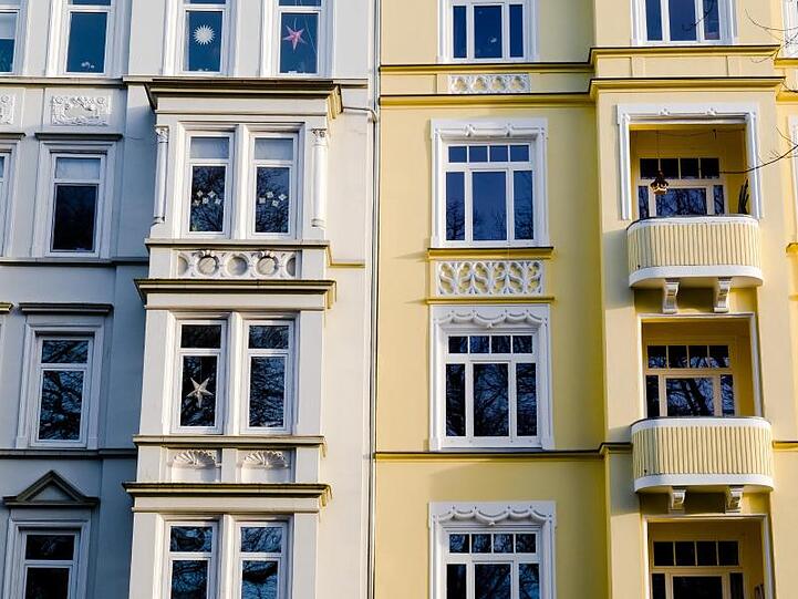 Häuserfassaden. Foto: Frank Molter/dpa/Symbolbild