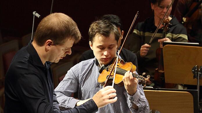 Risto Joost und der Geiger Johan Dalene im Nationaltheater.