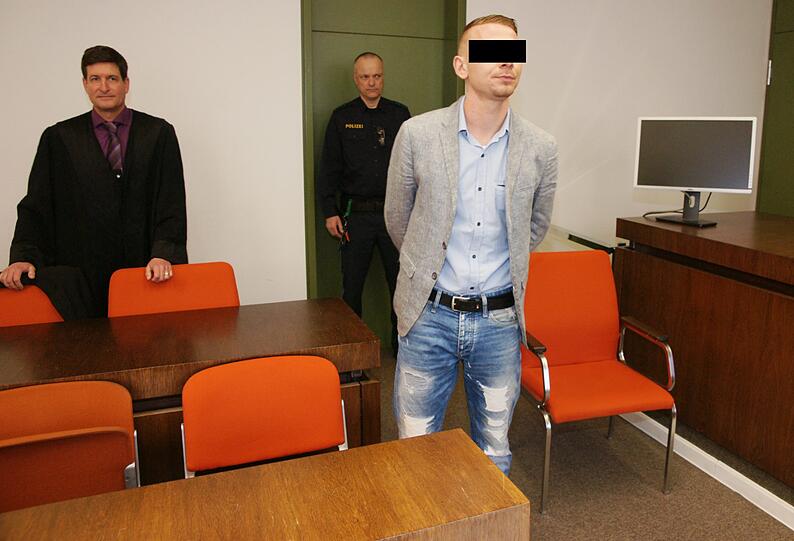 Er bestreitet die Tat: Andreas C. ist wegen versuchten Mordes vor Gericht.