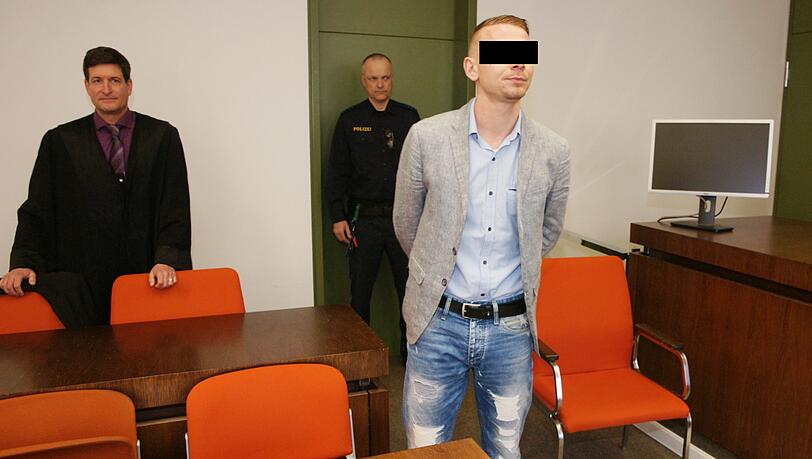 Er bestreitet die Tat: Andreas C. ist wegen versuchten Mordes vor Gericht. Er bestreitet die Tat: Andreas C. ist wegen versuchten Mordes vor Gericht.