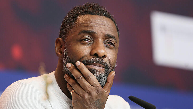 Idris Elba steht derzeit wegen seiner Covid-19-Erkrankung unter Quarantäne Idris Elba steht derzeit wegen seiner Covid-19-Erkrankung unter Quarantäne