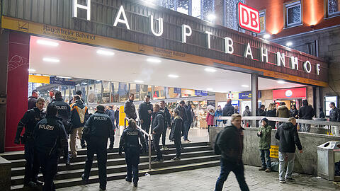 Die CSU bezeichnete den Hauptbahnhof als "Angstraum". Jetzt soll das Unsicherheitsgefühl an den Gleisen erforscht werden.