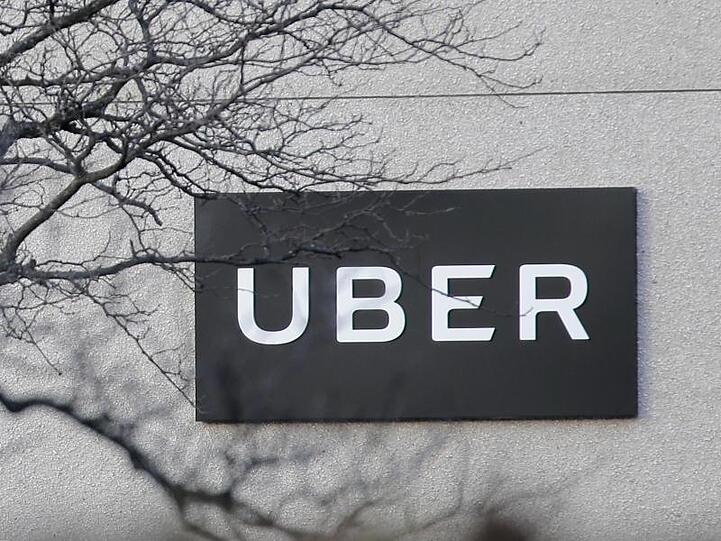 Uber stemmt sich mit Sparmaßnahmen gegen den Einbruch des Geschäfts.