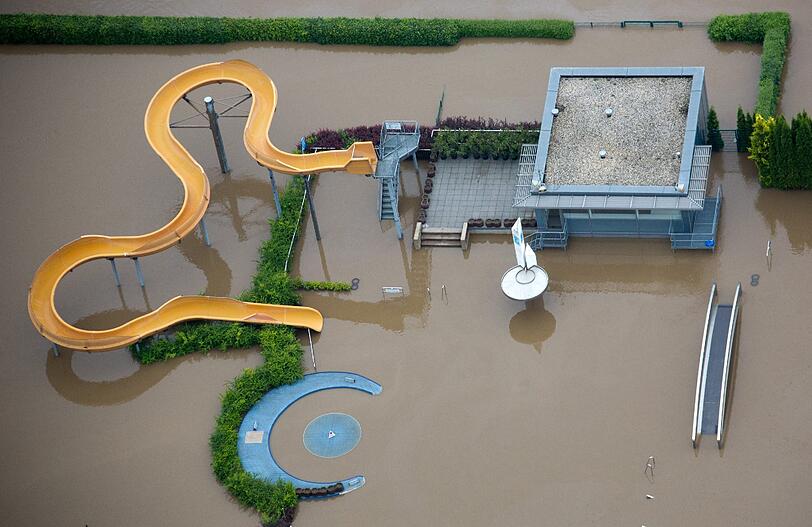 Die Jahrhundert-Flut: Die bewegenden Hochwasser-Bilder.