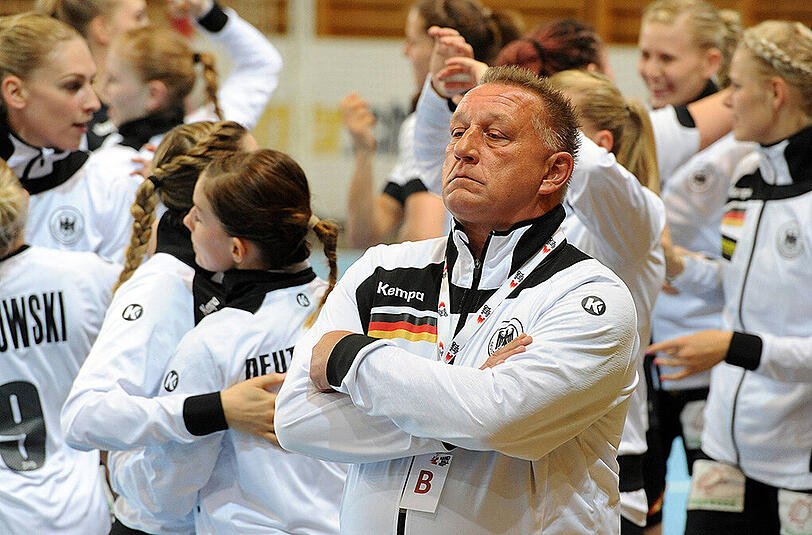 Michael Biegler will die deutschen Handballerinnen zu neuen Höhenflügen führen.