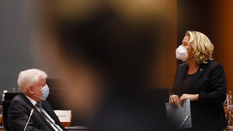 Sie haben noch einiges zu klären: Umweltministerin Svenja Schulze (SPD) und Innenminister Horst Seehofer (CSU), die beide dem Klimakabinett der Regierung angehören.