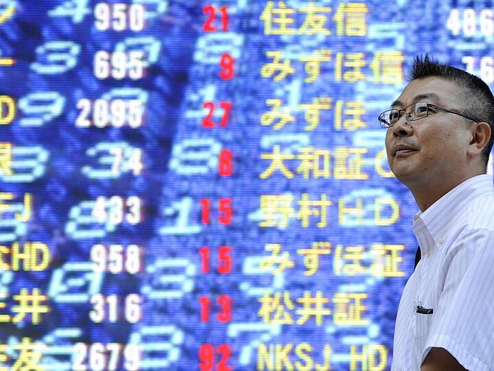 Japan erreichte nach vorläufigen Berechnungen der Regierung im zweiten Kalenderquartal ein Bruttoinlandsprodukt von rund 1,28 Billionen Dollar, während China auf ein BIP von 1,33 Billionen Dollar kam.