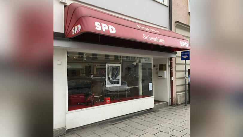 Hier sind Unbekannte über die Hintertür ins Büro eingebrochen. Hier sind Unbekannte über die Hintertür ins Büro eingebrochen.