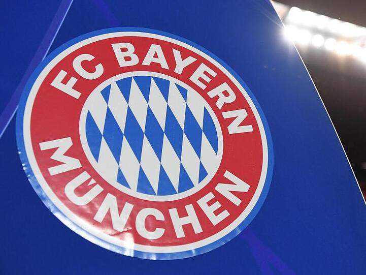 Das Logo des FC Bayern München ist am Ausgang des Spielertunnels zu sehen. Foto: Sven Hoppe/dpa/Symbolbild