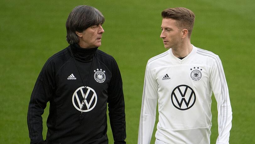 "Wir hätten ihn schon gern bei der EM dabei gehabt", sagt Bundestrainer Joachim Löw (l.) über BVB-Star Reus.