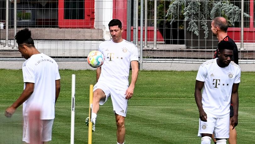 Robert Lewandowski am Ball. Robert Lewandowski am Ball.