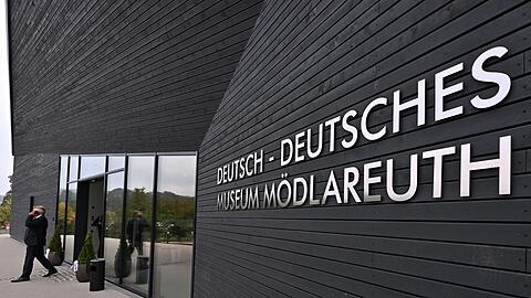 Bis zu 100.000 Gäste kommen jedes Jahr nach Mödlareuth. (Archivbild)