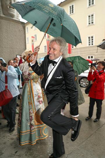 Fernsehmoderator Thomas Gottschalk kommt zur Premiere von "Aida" im Großen Festspielhaus.