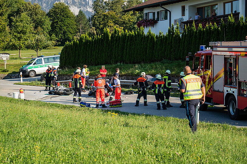 Auf der B20 bei Bayerisch Gmain kollidierten die beiden Motorräder frontal.