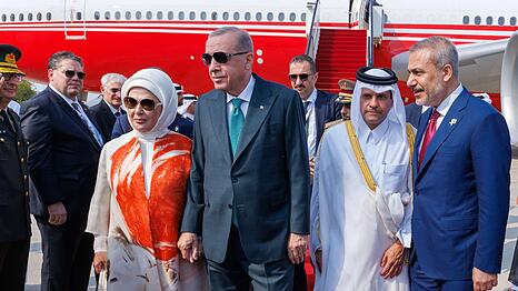Staats- und Regierungschefs von fast 60 arabischen und islamischen Staaten sind bei einem Sondergipfel in Katar.
