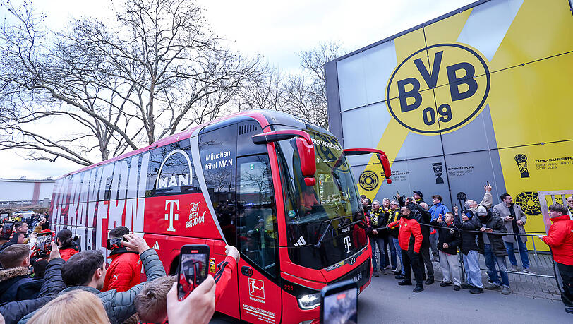 Kamen trotz Streik p&uuml;nktlich in den Signal-Iduna-Park: Die Mannschaft des FC Bayern.