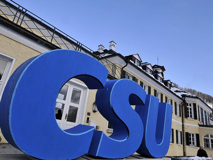 Das CSU-Logo in Wildbad Kreuth.