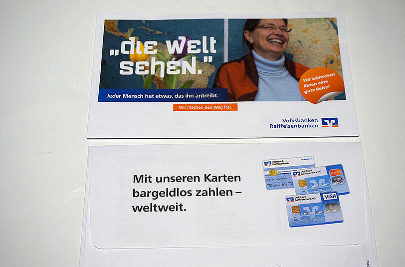 Der Briefumschlag von vorne und hinten.
