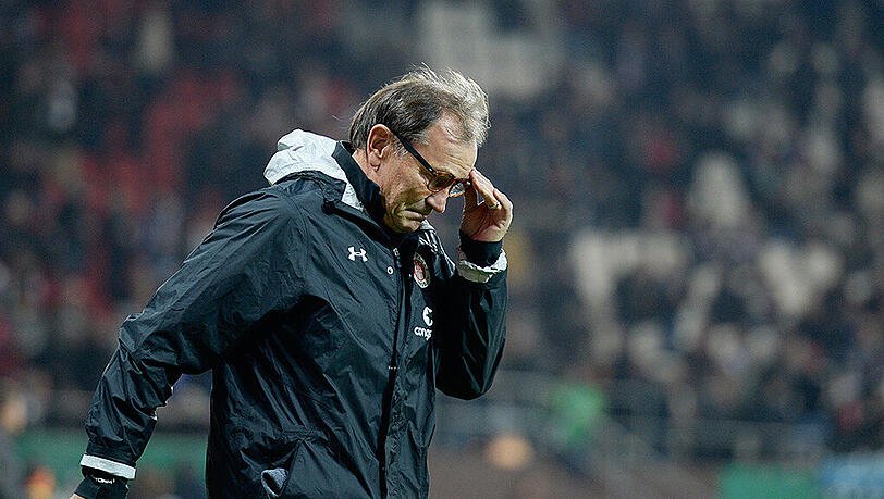 Der frühere 1860-Trainer Ewald Lienen durchschreitet mit dem FC St. Pauli aktuell ein tiefes Tal. Der frühere 1860-Trainer Ewald Lienen durchschreitet mit dem FC St. Pauli aktuell ein tiefes Tal.