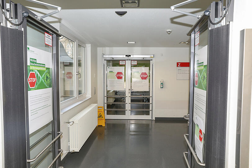 Der Eingang zur Corona-Station: Bis gestern lagen hier erst drei Patienten. Die Station umfasst zunächst 34 Betten.