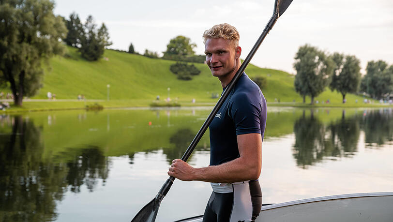 203 Zentimeter Power: Am Olympiasee posiert Ruder-Weltmeister Oliver Zeidler nur für die Fotografen. Gerudert wird in Oberschleißheim.