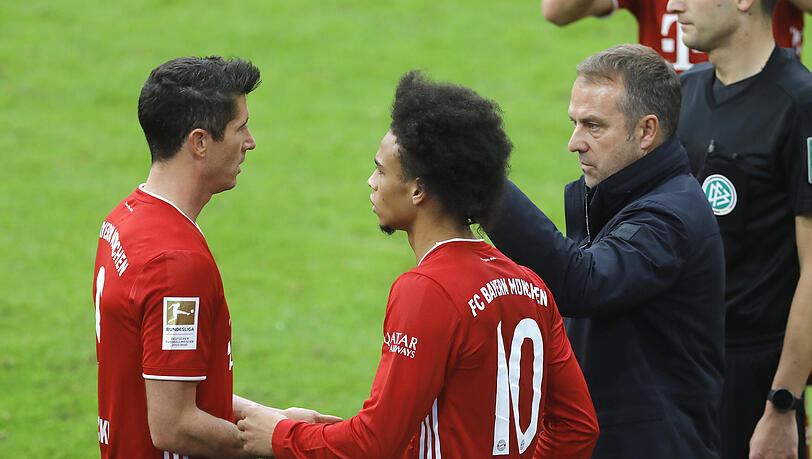 Könnte am Donnerstag Weltfußballer des Jahres werden: Bayerns Super-Stürmer Robert Lewandowski (l.).
