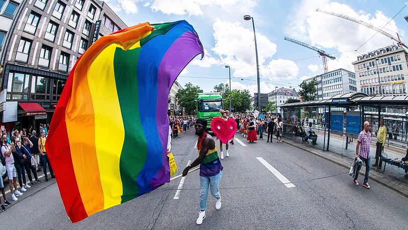 Die Parade des Christopher Street Days 2024. In diesem Jahr soll alles noch größer und bunter werden.