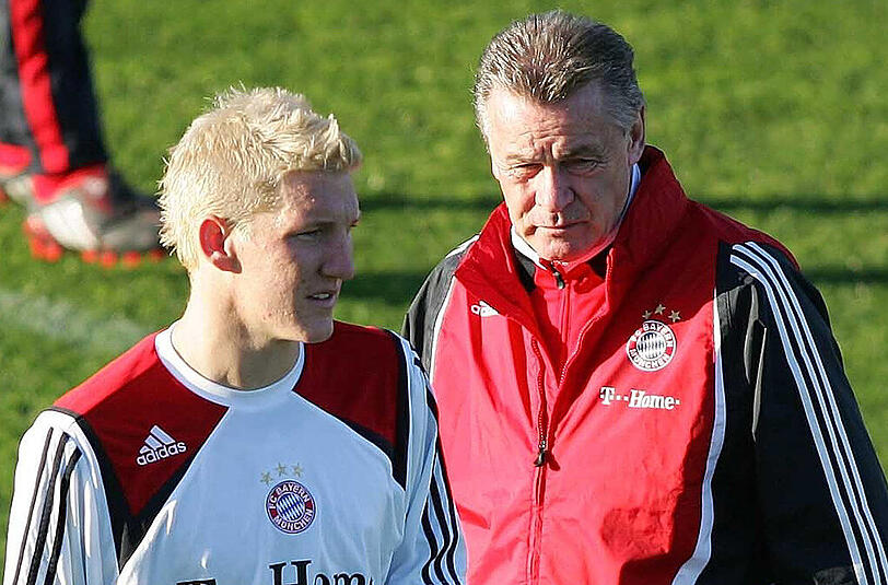 Ein Bild aus vergangenen Tagen: Ex-Bayern-Trainer Ottmar Hitzfeld (rechts) und Ex-Bayern-Spieler Bastian Schweinsteiger im Januar 2008 im Trainingslager in Marbella.