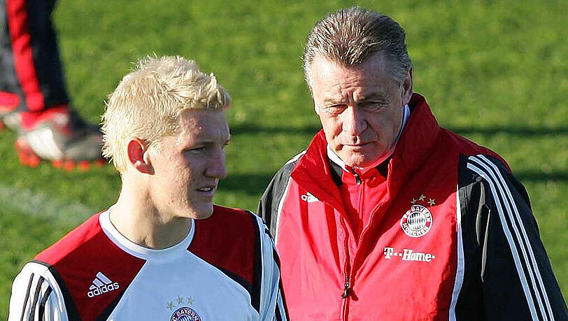 Ein Bild aus vergangenen Tagen: Ex-Bayern-Trainer Ottmar Hitzfeld (rechts) und Ex-Bayern-Spieler Bastian Schweinsteiger im Januar 2008 im Trainingslager in Marbella. Ein Bild aus vergangenen Tagen: Ex-Bayern-Trainer Ottmar Hitzfeld (rechts) und Ex-Bayern-Spieler Bastian Schweinsteiger im Januar 2008 im Trainingslager in Marbella.