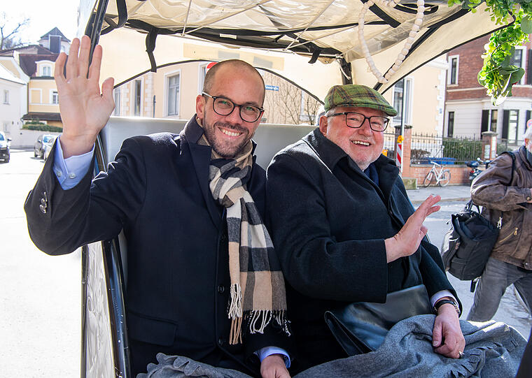 Anselm Bilgri (r, 67) und sein Mann Markus wurden von Münchner Oberbürgermeister Dieter Reiter (SPD) getraut.