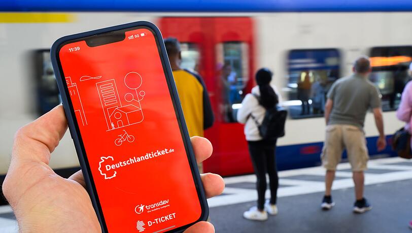 Erneut streiten Bund und Länder über die Finanzierung des Deutschlandtickets. (Symbolbild)