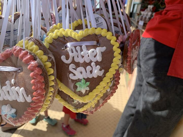 Das gilt nicht nur für Mütter, sondern natürlich auch für Väter. Das gilt nicht nur für Mütter, sondern natürlich auch für Väter.