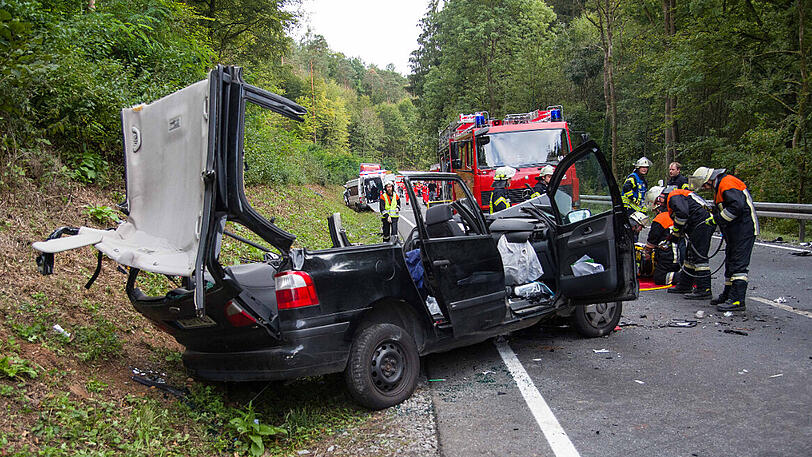 Sechs zum Teil schwerverletzte Personen sind die traurige Bilanz eines Unfalls im Landkreis Main-Spessart.