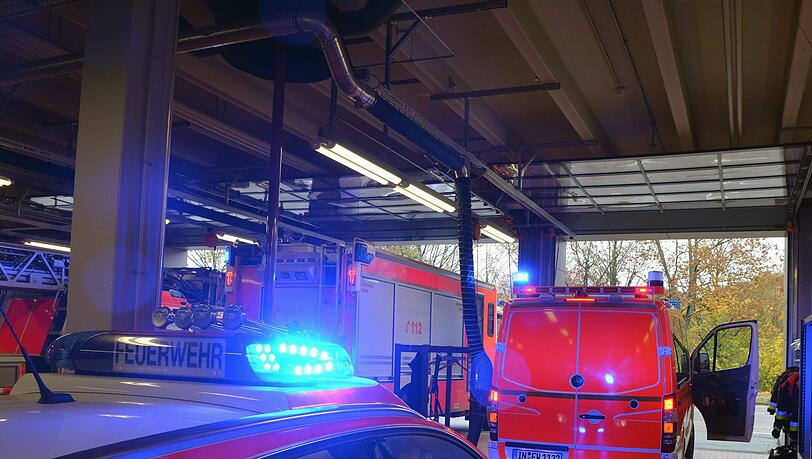 Die Feuerwehrleute waren wegen einem Gasleck im Einsatz - als es plötzlich zu einer Explosion kam. Die Feuerwehrleute waren wegen einem Gasleck im Einsatz - als es plötzlich zu einer Explosion kam.