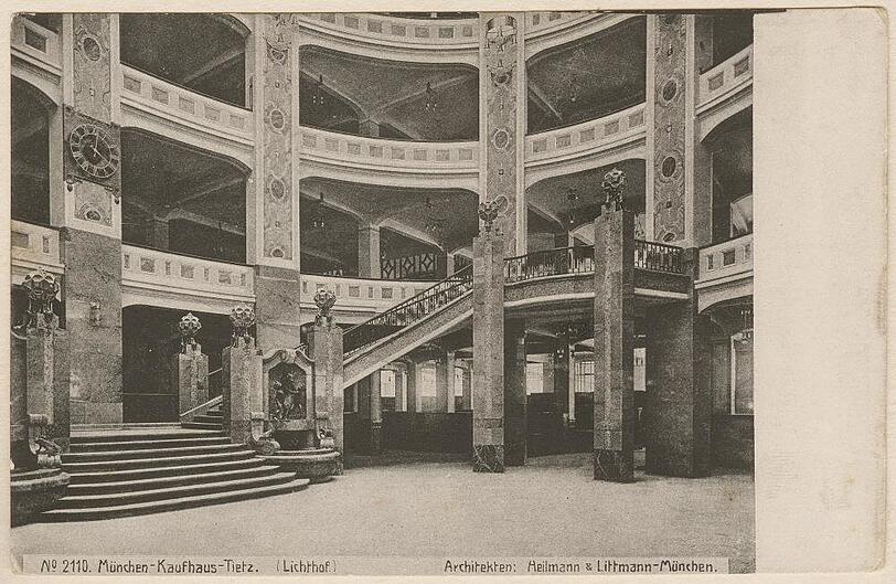 Was für ein Palast: der prunkvolle Lichthof 1907.