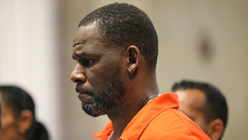 Schuldig in allen Anklagepunkten: Das hatte eine Jury im vergangenen Jahr im Missbrauchsprozess gegen R. Kelly entschieden.