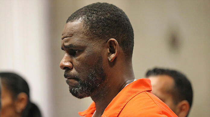 Schuldig in allen Anklagepunkten: Das hatte eine Jury im vergangenen Jahr im Missbrauchsprozess gegen R. Kelly entschieden.